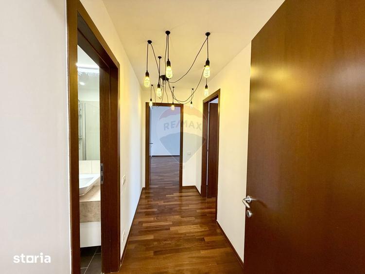 Apartament cu 4 camere semidecomandat, mobilat în Băneasa