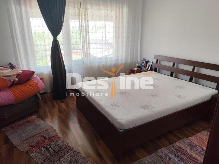 Duplex cu 10 camere cu Canalizare în Albert