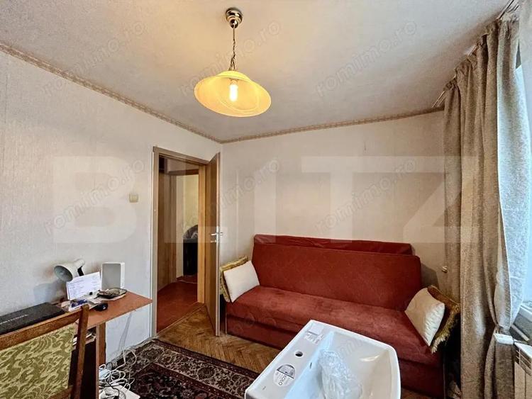 Apartament cu 3 camere semidecomandat în Cina