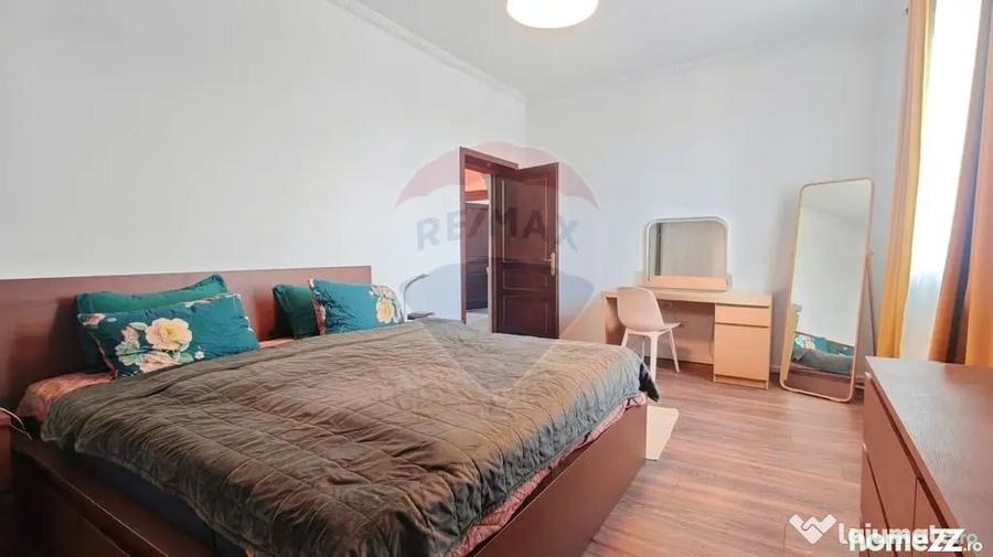Apartament cu 3 camere decomandat în Jiului