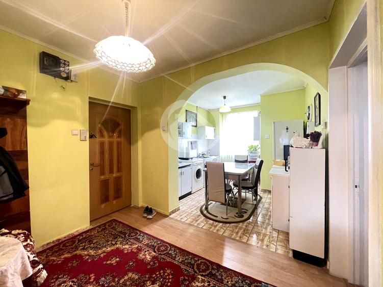 Apartament cu 3 camere decomandat, mobilat în Hipodrom 3