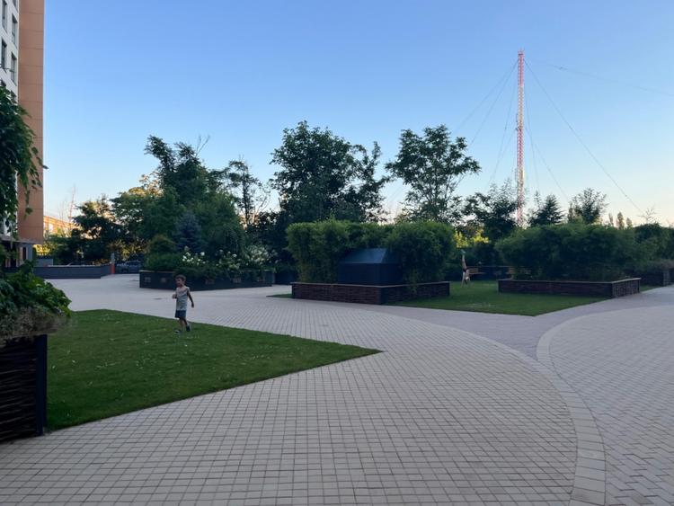 Apartament cu 2 camere semidecomandat, mobilat în Pajura