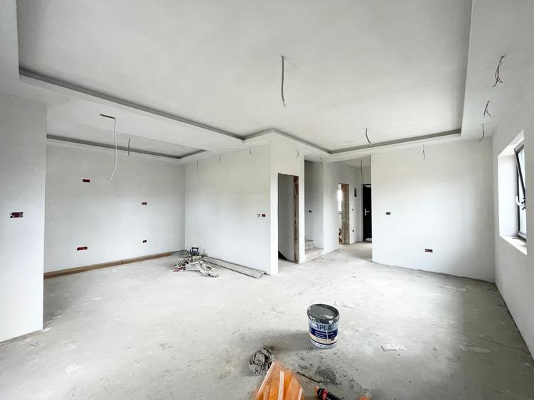 Duplex cu 5 camere cu Teren 365 Mp în Moșnița Veche