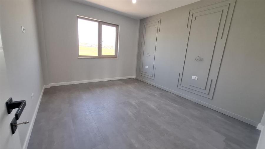 Apartament cu 3 camere semidecomandat în Valea Lupului