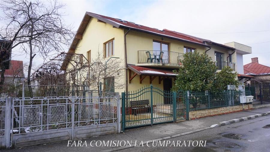 Duplex cu 7 camere cu Canalizare în 1 Mai