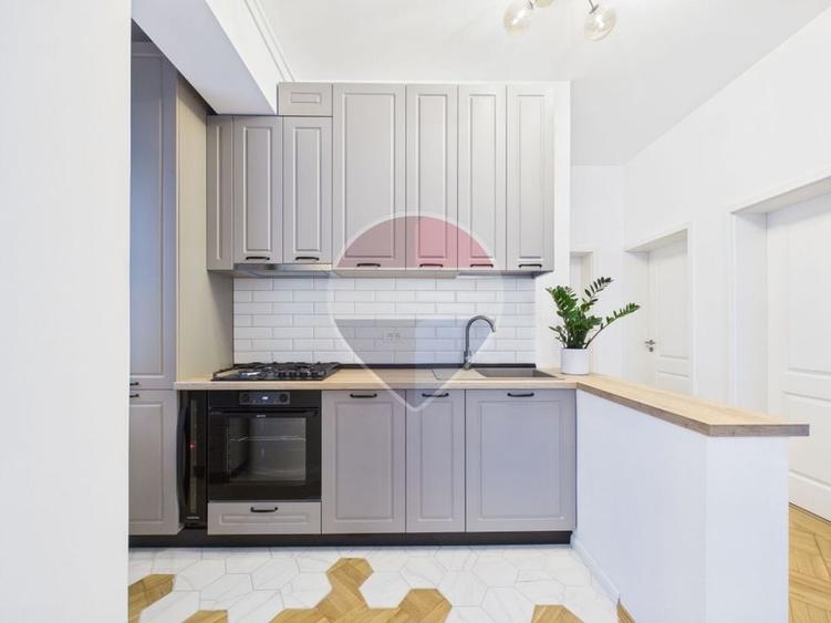 Apartament cu 3 camere semidecomandat, mobilat în Aviatorilor