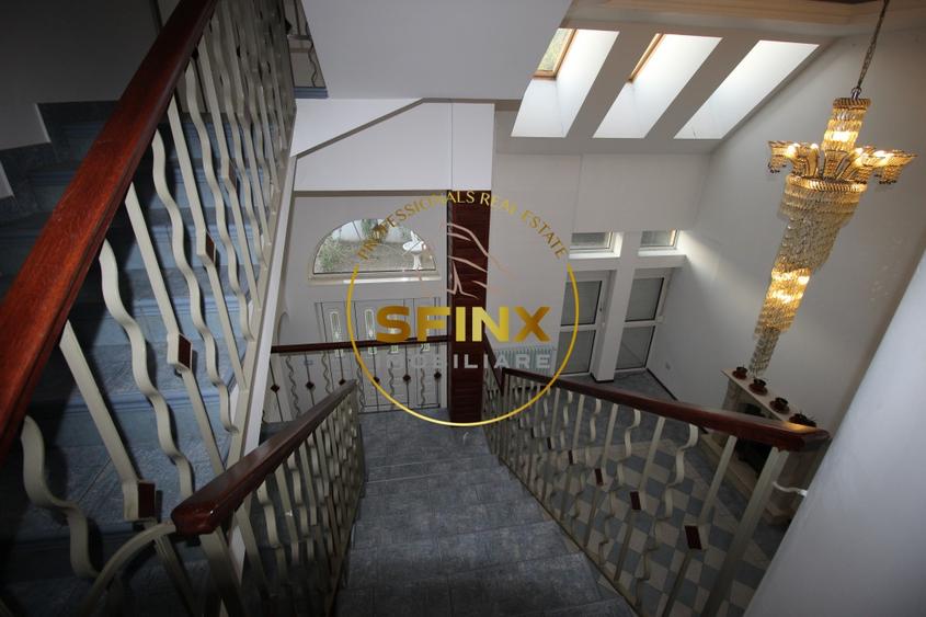 Casă individuală cu 7 camere cu Canalizare în Periș