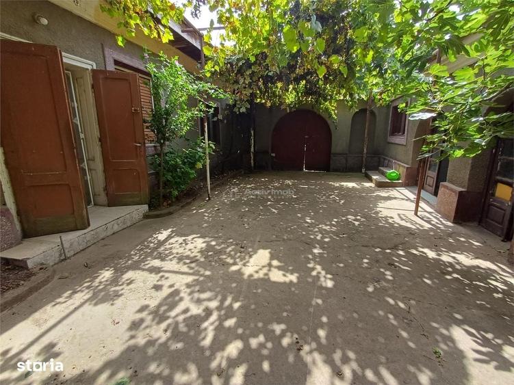 Casă cu 4 camere în Moldova Veche