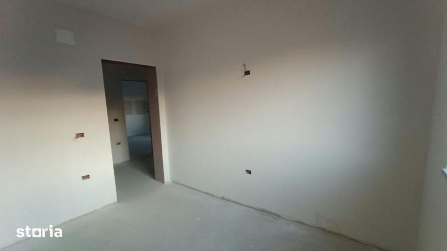 Casă cu 4 camere cu Teren 440 Mp în Șimnicu de Sus