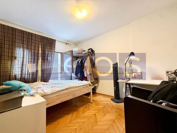 Apartament cu 4 camere semidecomandat, mobilat în P-ța Romană
