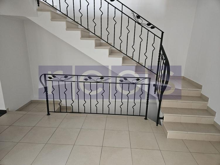 Casă individuală cu 5 camere cu Canalizare în Domenii