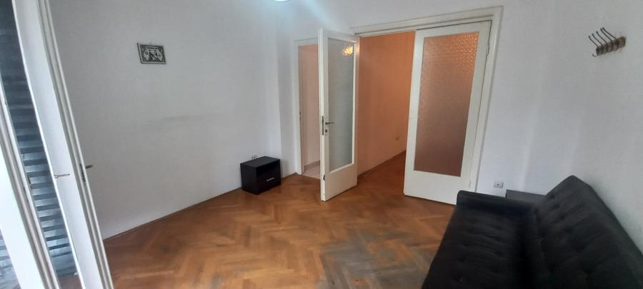 Apartament cu 3 camere decomandat în P-ța Universității