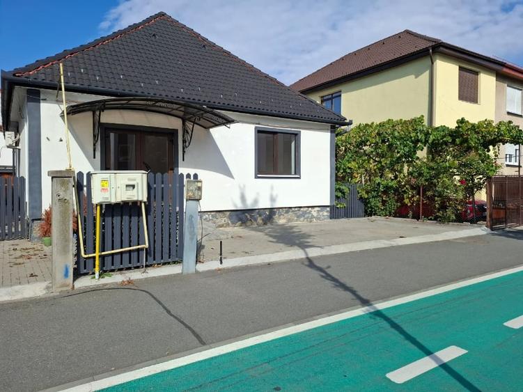 Casă individuală cu 5 camere cu Canalizare în Calea Dumbrăvii
