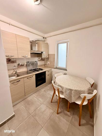 Apartament cu 3 camere semidecomandat în Iris