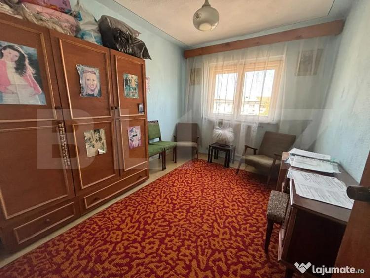 Apartament cu 3 camere decomandat în Micro 12