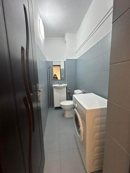 Apartament cu 4 camere decomandat, mobilat în Dacia