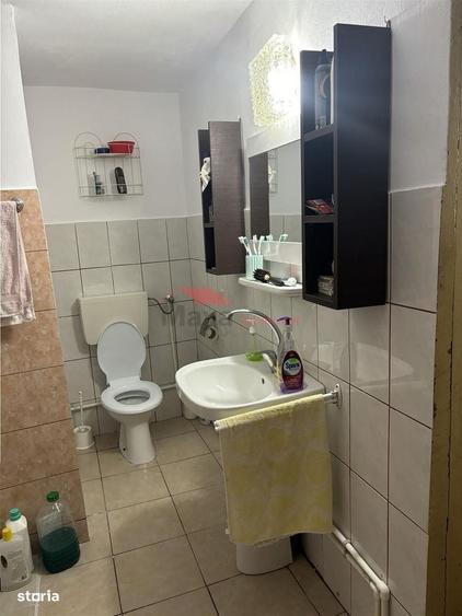 Casă cu 4 camere în Lelești