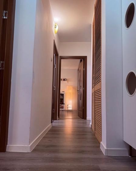 Apartament cu 3 camere decomandat în Drumul Taberei