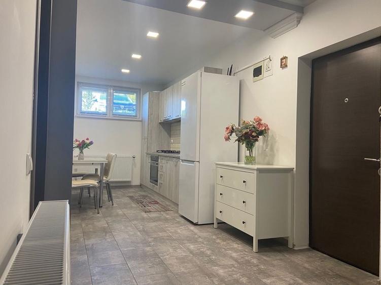 Apartament cu 3 camere semidecomandat în Primăverii