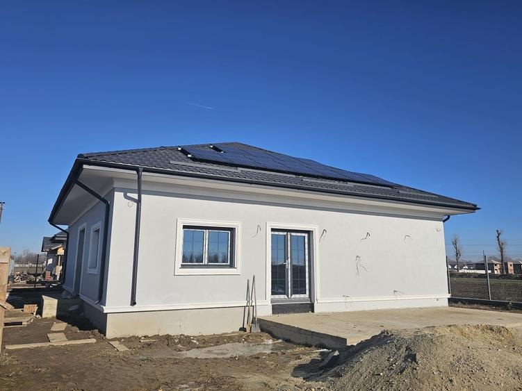 Casă individuală cu 5 camere cu Teren 600 Mp în Central