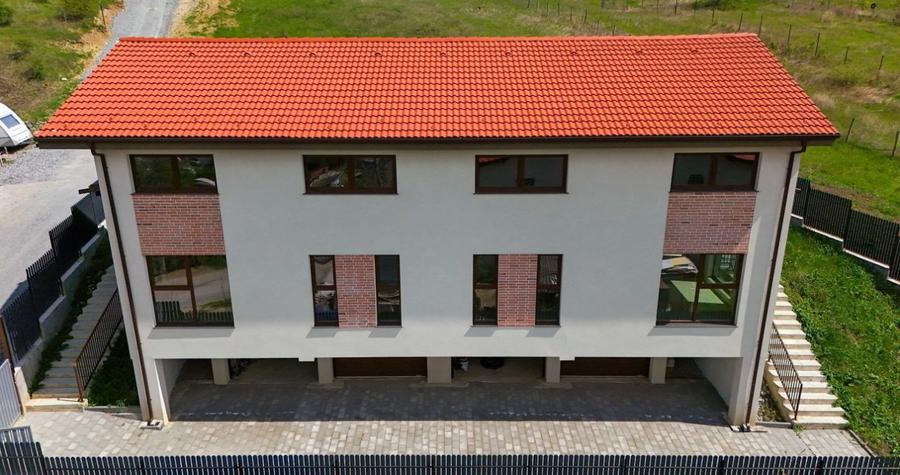 Duplex cu 4 camere cu Canalizare în Iris