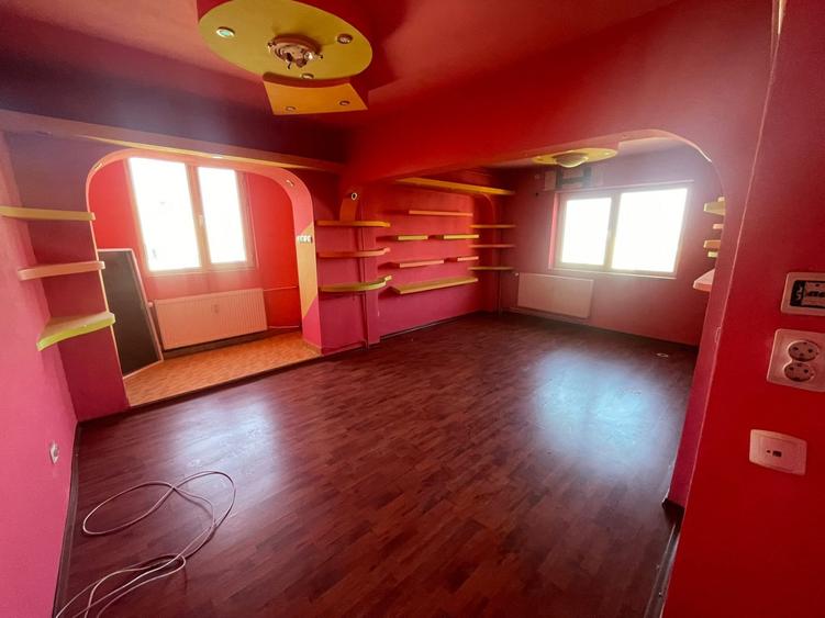 Apartament cu 3 camere decomandat în Colentina