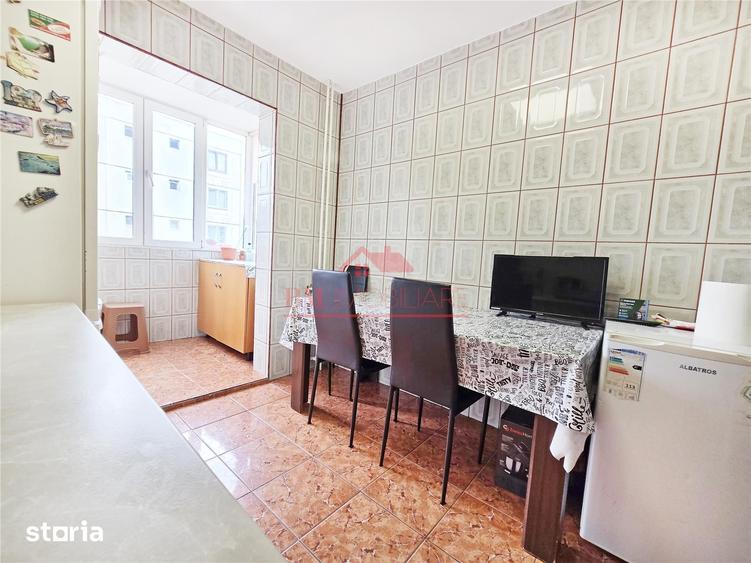 Apartament cu 3 camere, mobilat în Rahova