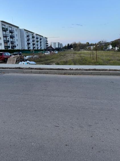 Spațiu comercial, în Tractorul