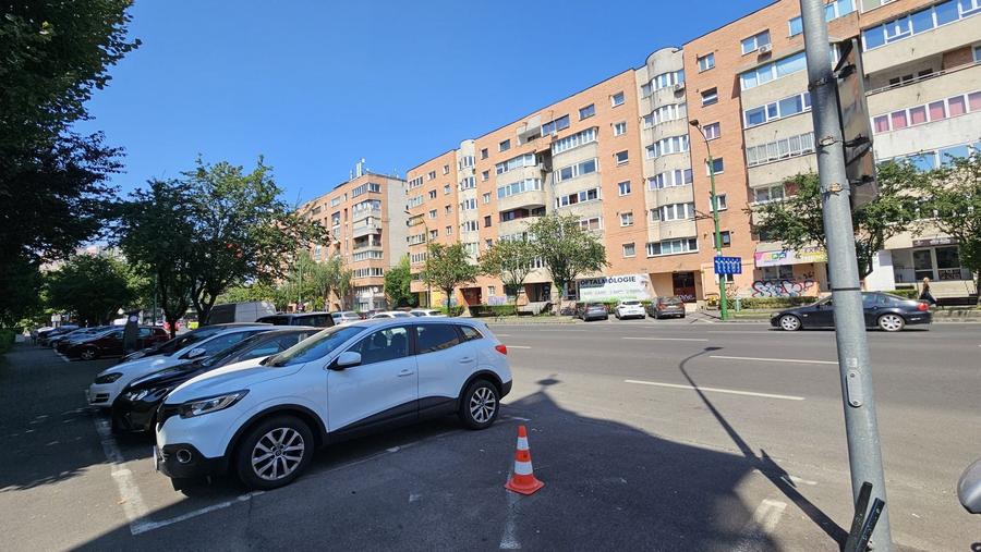 Centrul Civic ,str Toamnei apartament 3 camere cf I dec - 14
