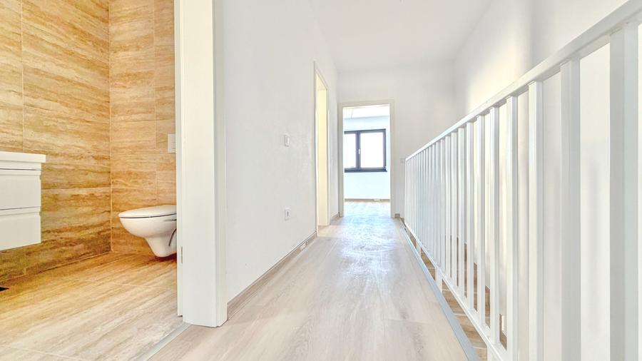 Duplex cu 3 camere cu Canalizare în Sânpetru