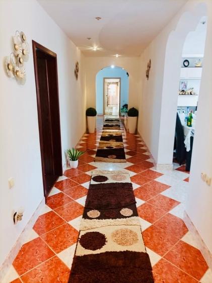 Casă individuală cu 8 camere cu Garaj în Vlădeni