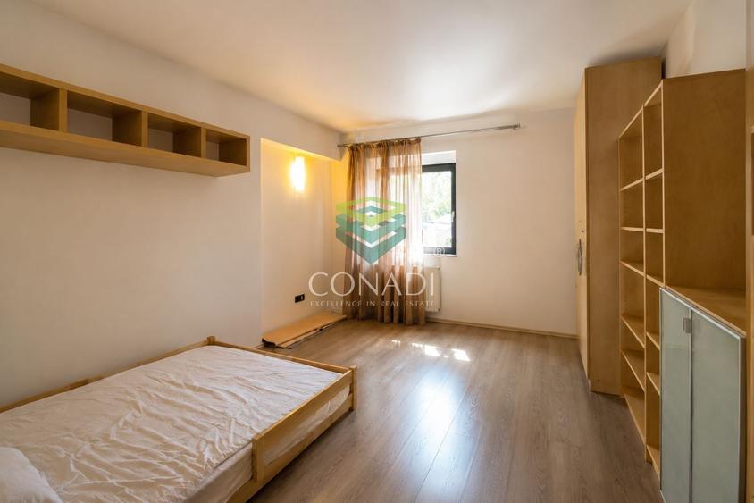 Apartament cu 3 camere decomandat, mobilat în Polonă