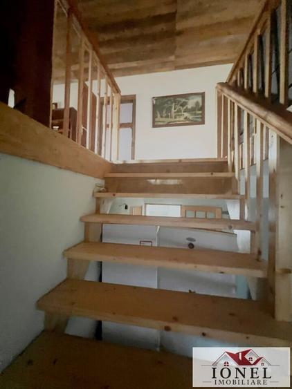 Casă individuală cu 4 camere cu Teren 2300 Mp în Est
