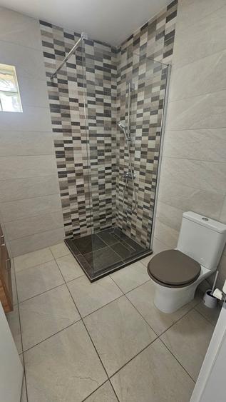 Casă individuală cu 6 camere cu Canalizare în Banu Manta