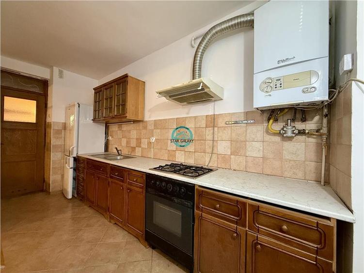 Apartament cu 3 camere decomandat, mobilat în Corina