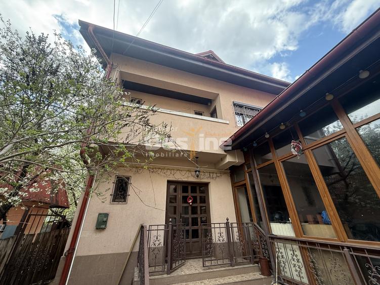 Casă individuală cu 5 camere cu Canalizare în Crângași