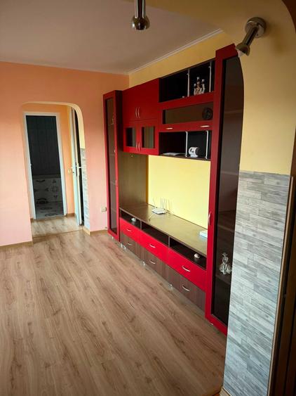 Apartament cu 2 camere semidecomandat în Coman