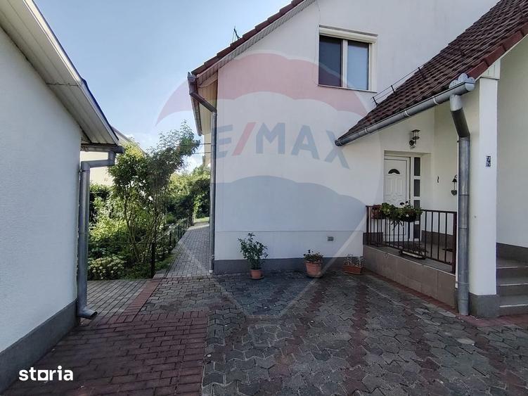 Casă cu 8 camere cu Teren 800 Mp în Central