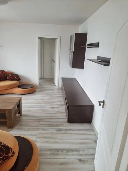Apartament cu 2 camere semidecomandat în Soarelui