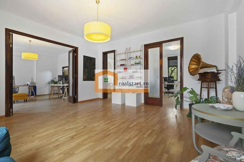 Apartament cu 5 camere circular în P-ța Romană