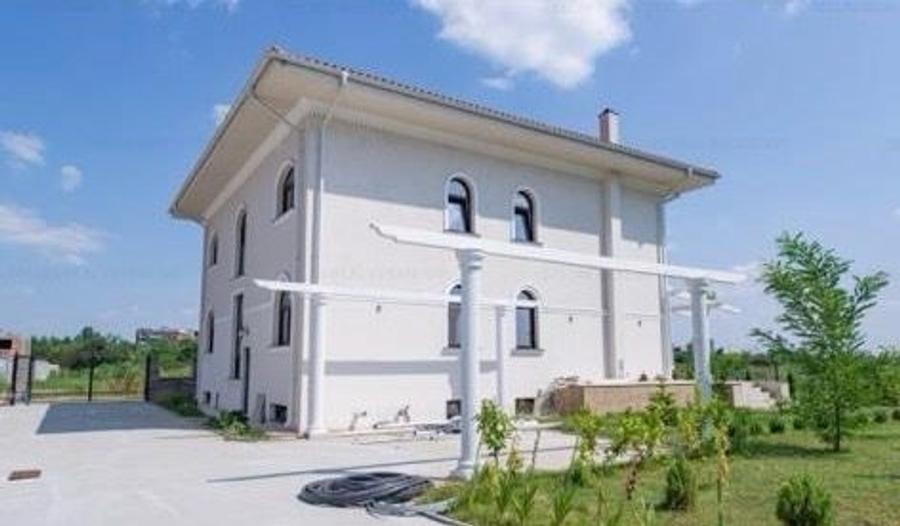 Casă cu 6 camere cu Canalizare în Sisești