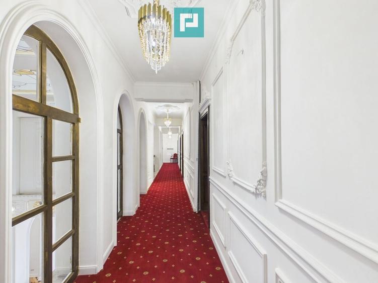 Casă individuală cu 13 camere cu Teren 4850 Mp în Pârneava