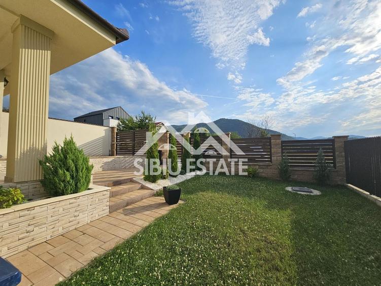 Casă individuală cu 5 camere cu Canalizare în Central