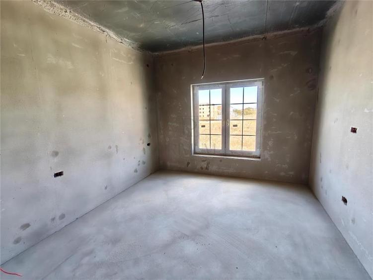 Duplex cu 4 camere cu Canalizare în Moșnița Nouă