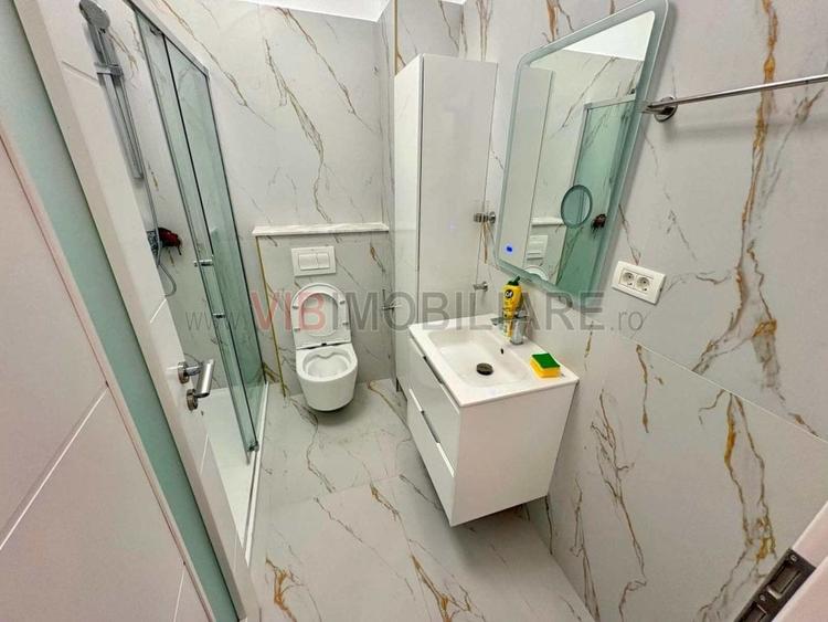 Apartament cu 3 camere semidecomandat în Crângași