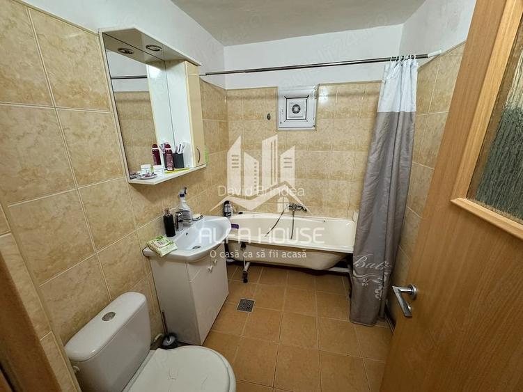 Vand 2 camere Decomandat zona Micro 4