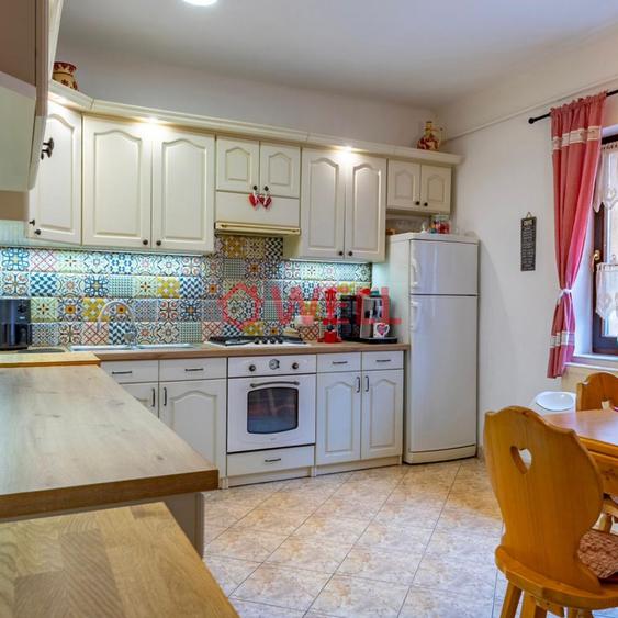 Casă individuală cu 6 camere cu Teren 250 Mp în Unirii