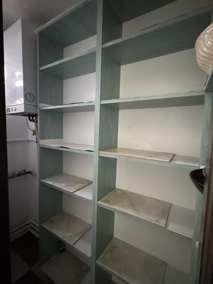 Apartament cu 3 camere semidecomandat în Berceni
