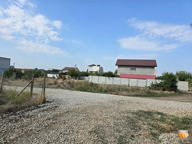 Teren Construcții intravilan de 450 mp, în Lazu