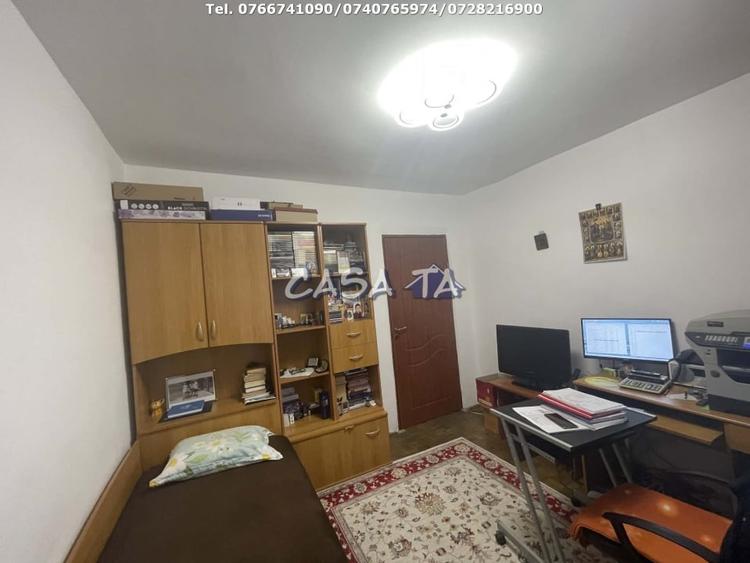 Apartament cu 3 camere semidecomandat, mobilat în Unirii